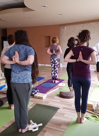 PASCHIMA NAMASKARASANA (HÁTSÓ IMATARTÁS)